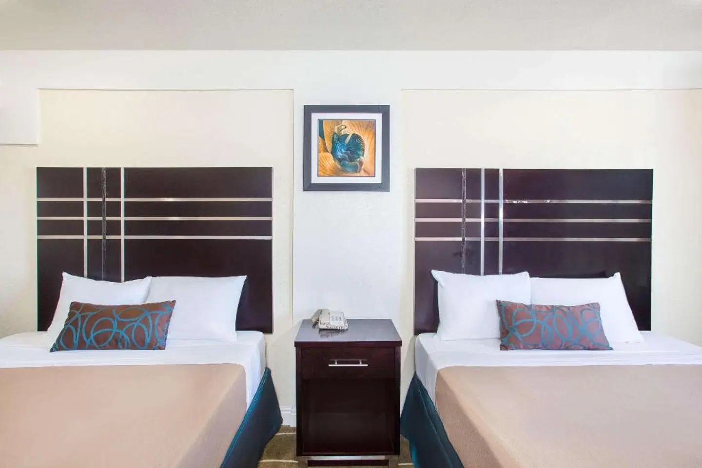 Travelodge by Wyndham Fresno Yosemite Area ROOM_EXAMPLE