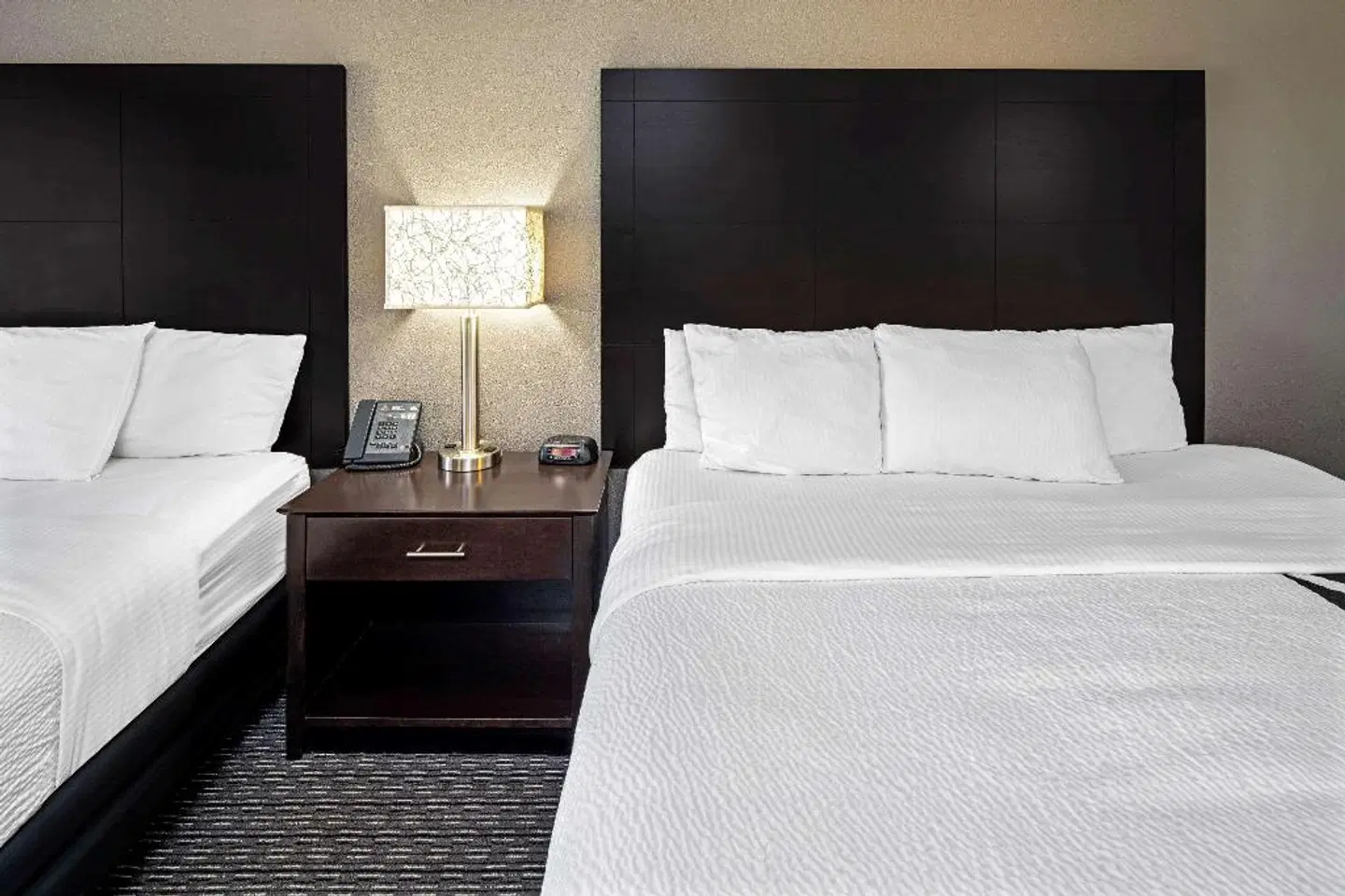 La Quinta Inn & Suites by Wyndham Bakersfield North ROOM_EXAMPLE