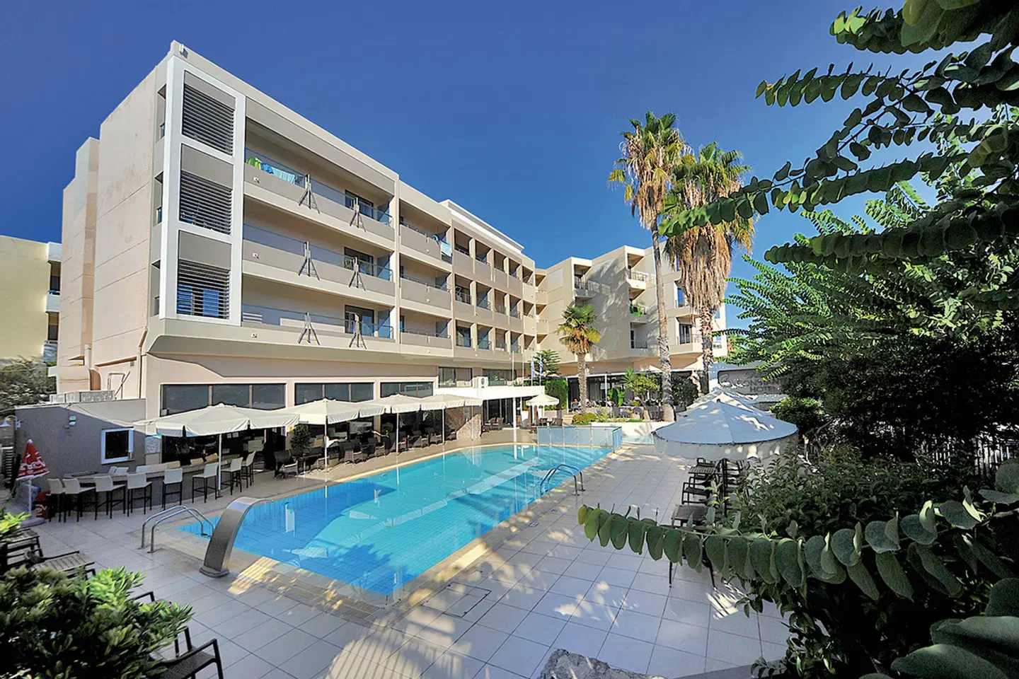 Saint Constantin Hotel OUTDOOR_POOL