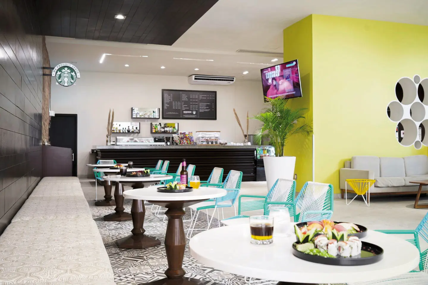 Krystal Urban Cancun Bar