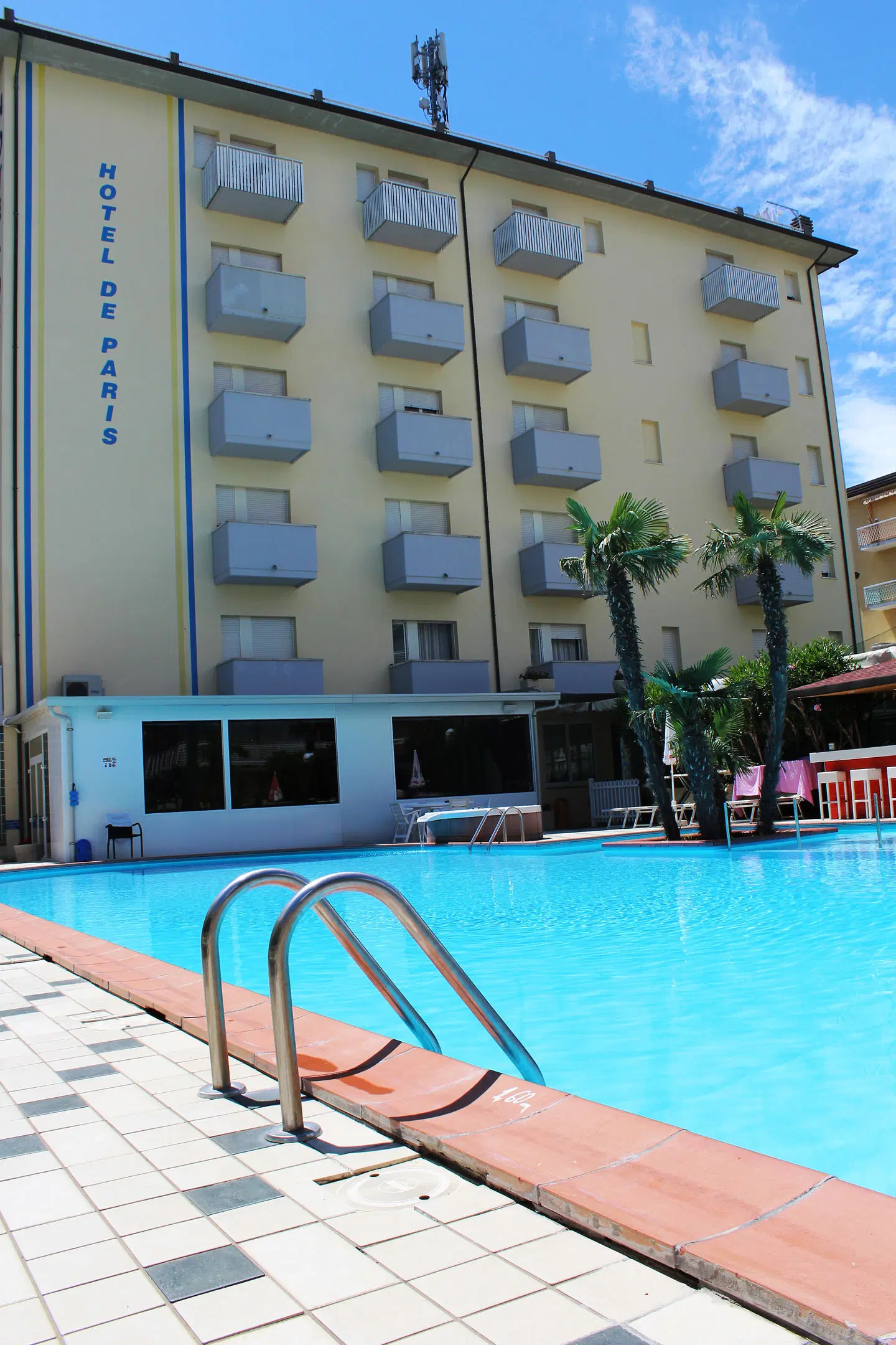 de Paris OUTDOOR_POOL