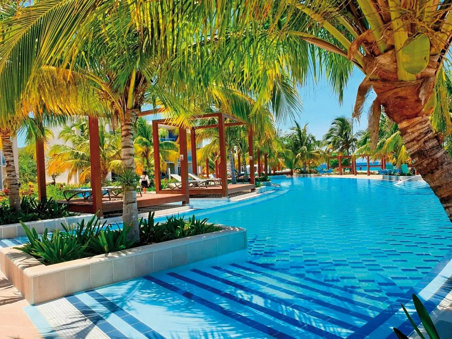 Gran Muthu Almirante Beach OUTDOOR_POOL