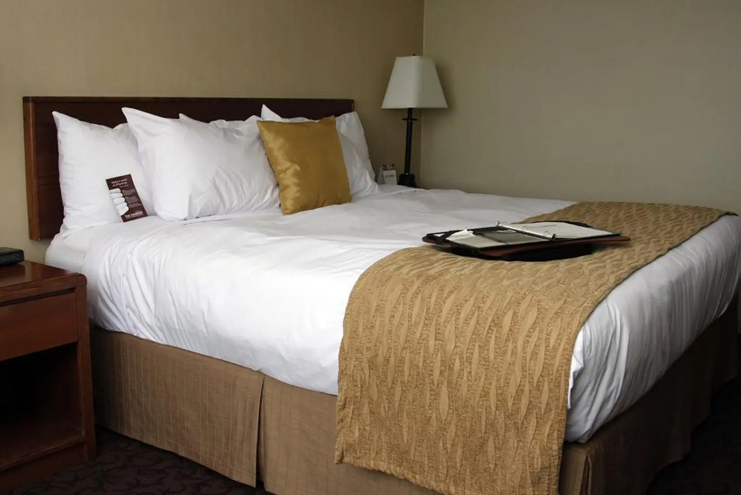 The Thompson Hotel & Conference Centre ROOM_EXAMPLE