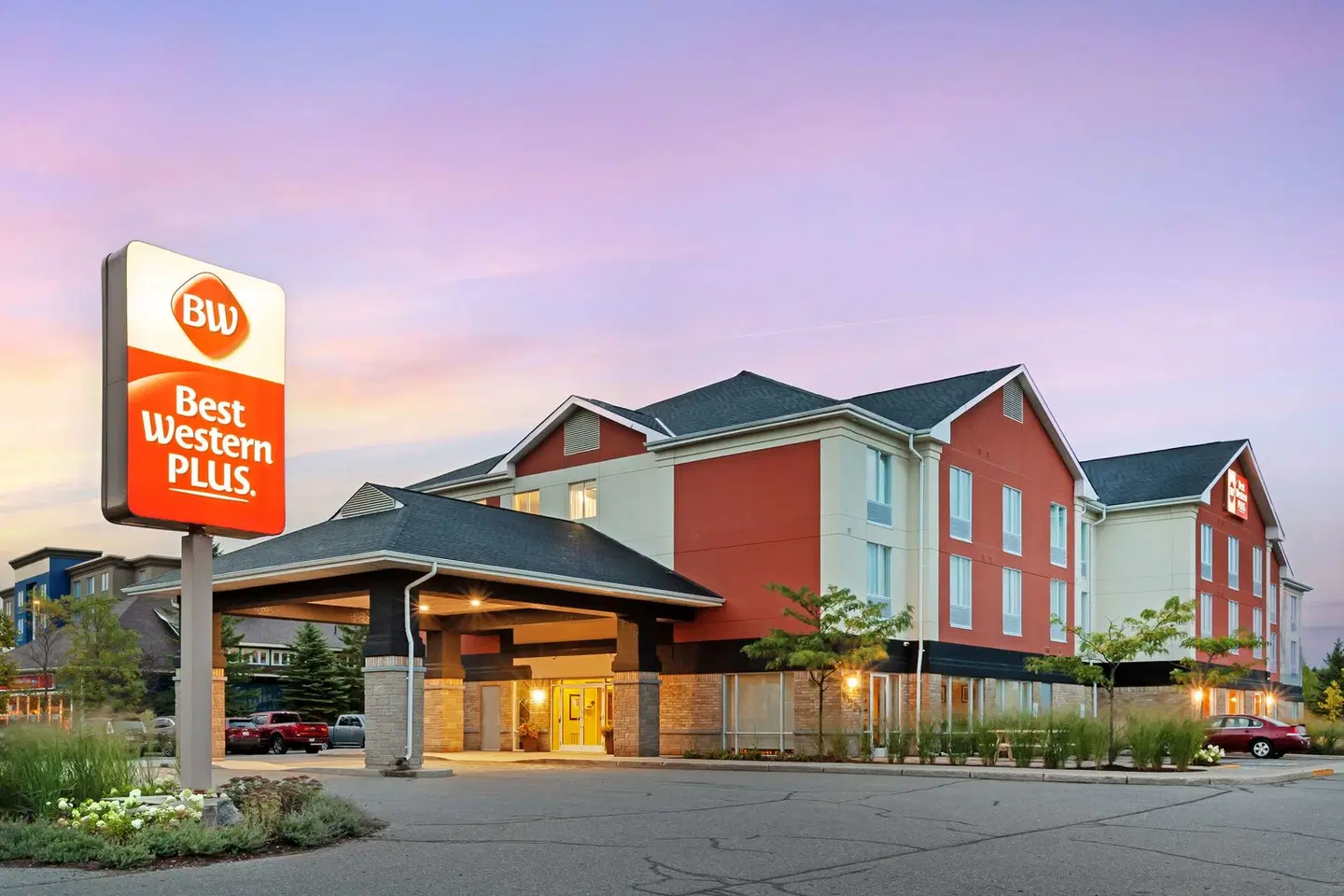 Best Western Plus Muskoka Inn EXTERIOR