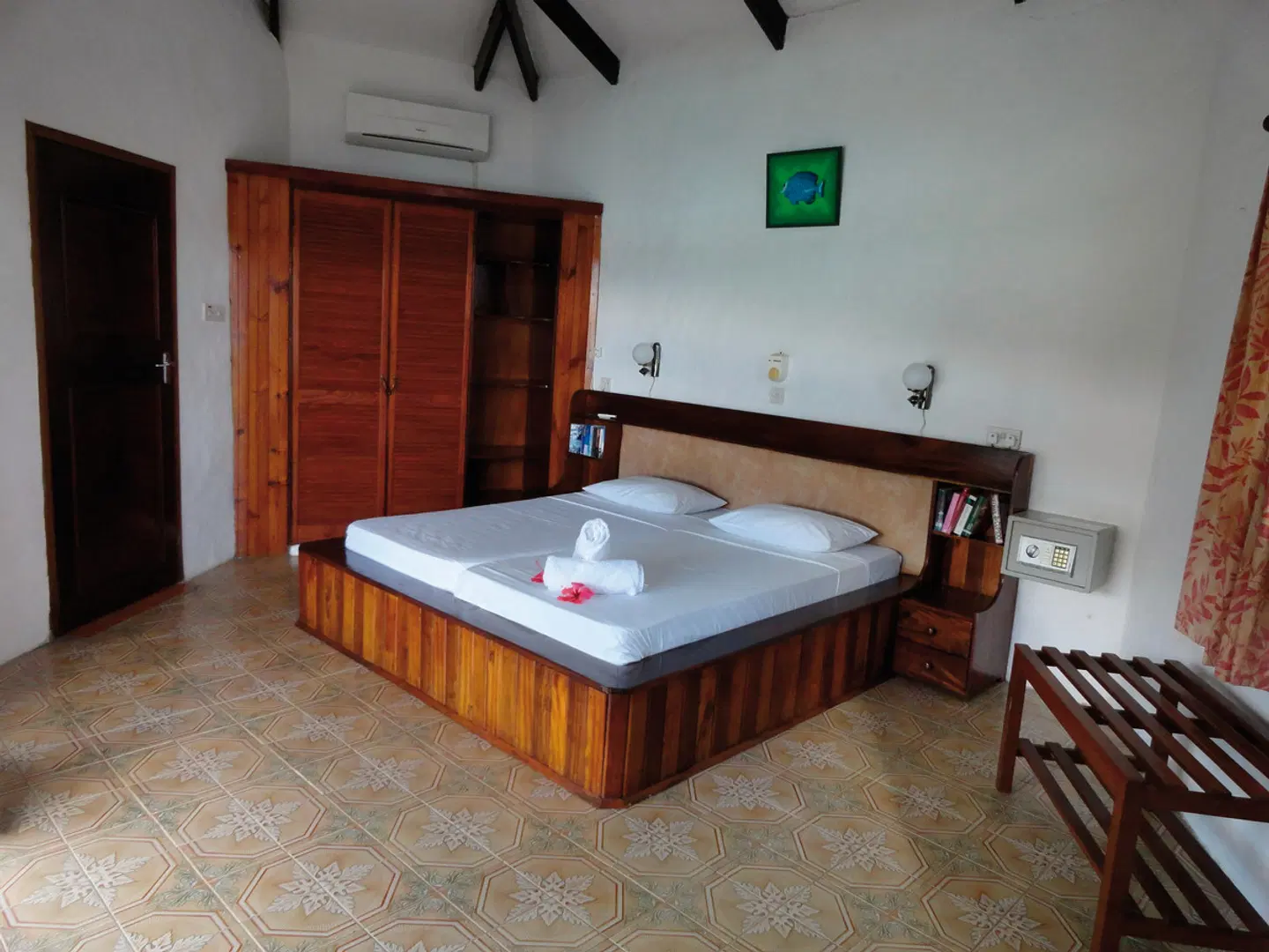 Lazare Picault ROOM_EXAMPLE