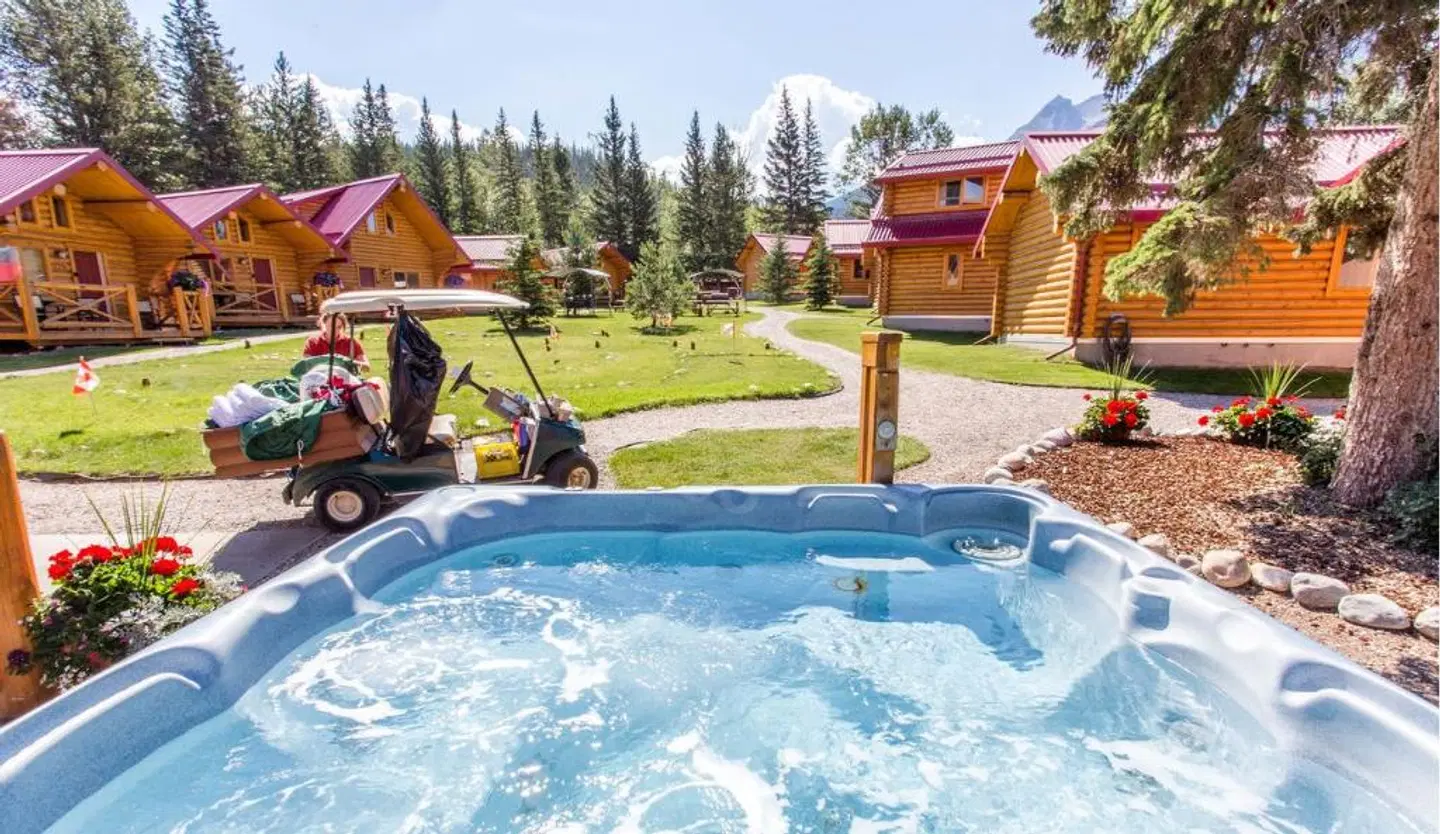 Miette Mountain Cabins OUTDOOR_POOL