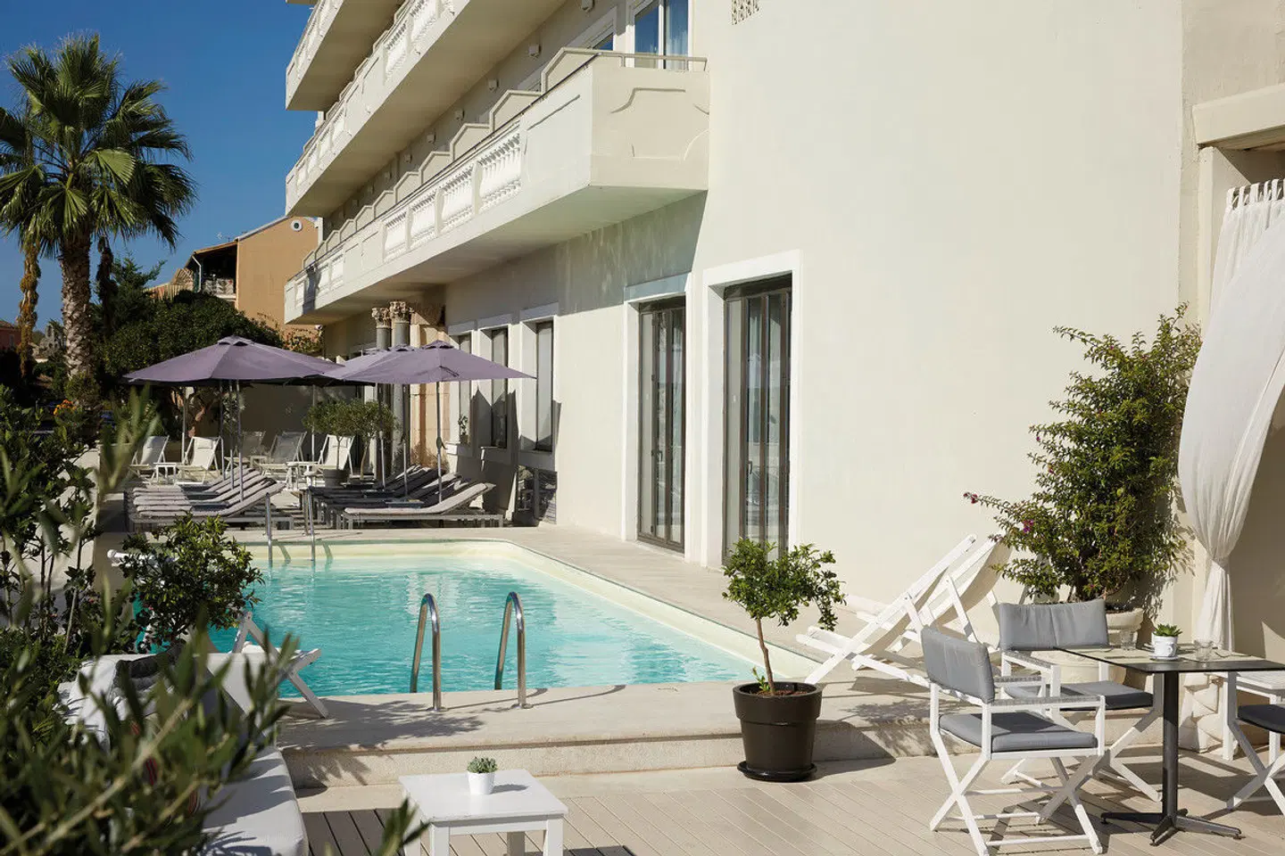 Mon Repos Palace OUTDOOR_POOL