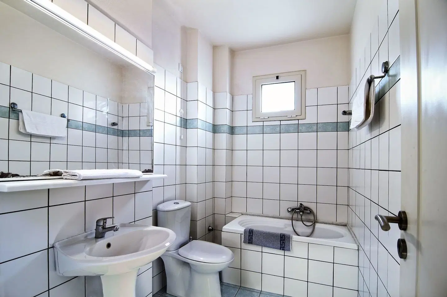 Ourania Apartments Badezimmer