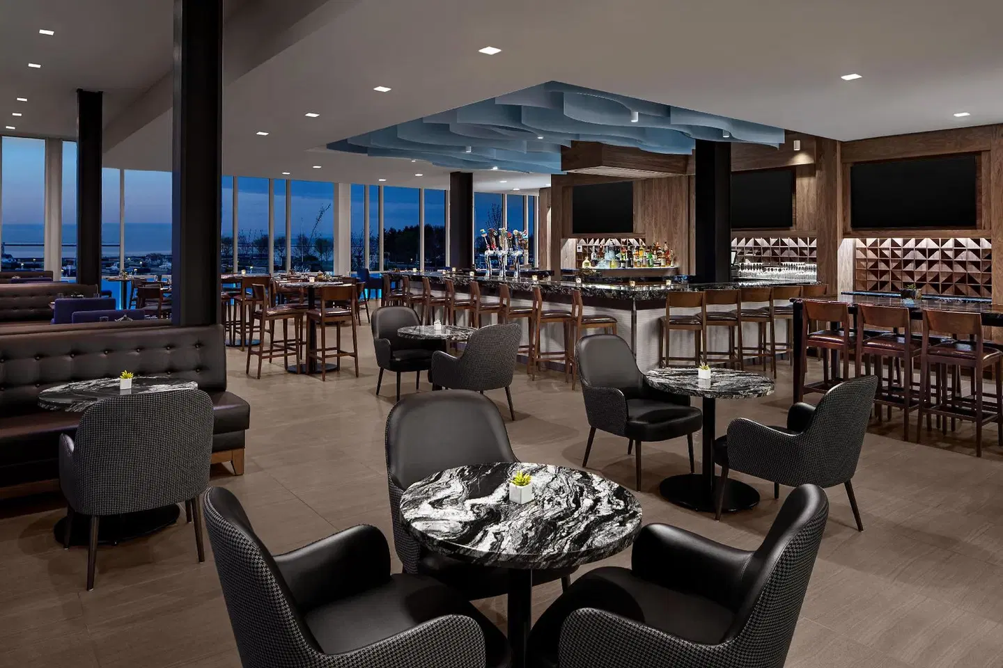 Delta Hotels by Marriott Thunder Bay Bar