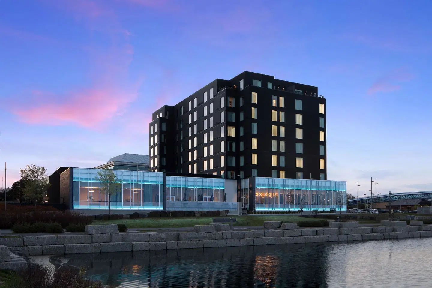 Delta Hotels by Marriott Thunder Bay EXTERIOR