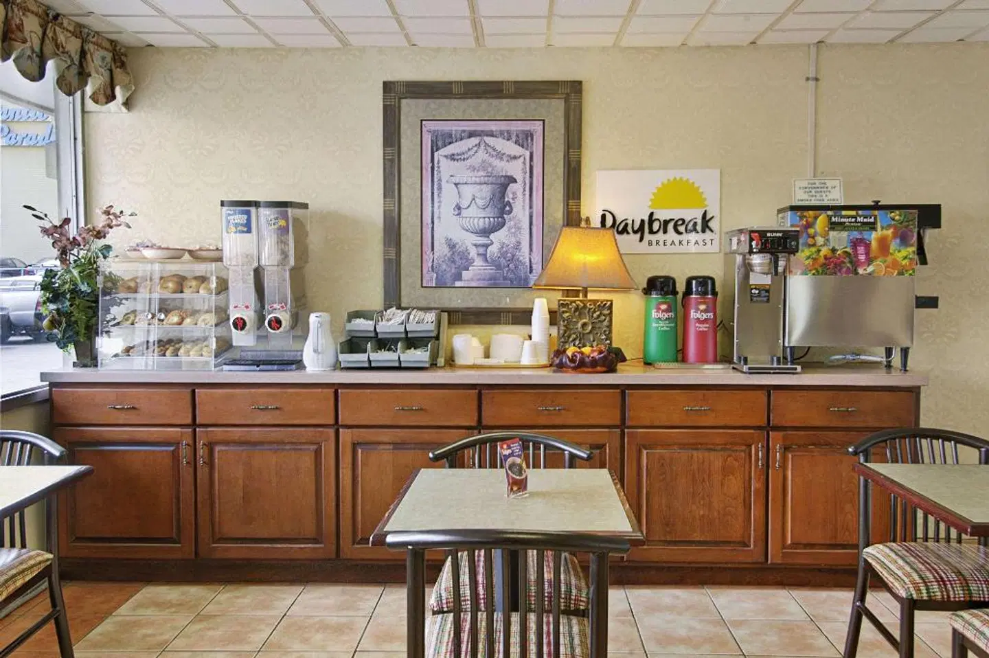 Days Inn by Wyndham Myrtle Beach-Beach Front Bar