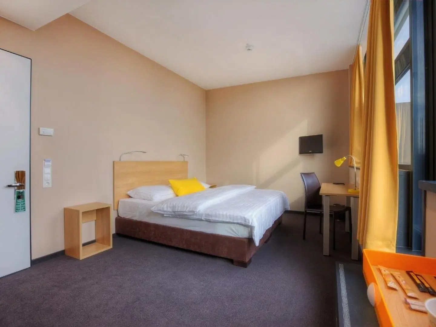 B&B Hotel München-Moosach ROOM_EXAMPLE