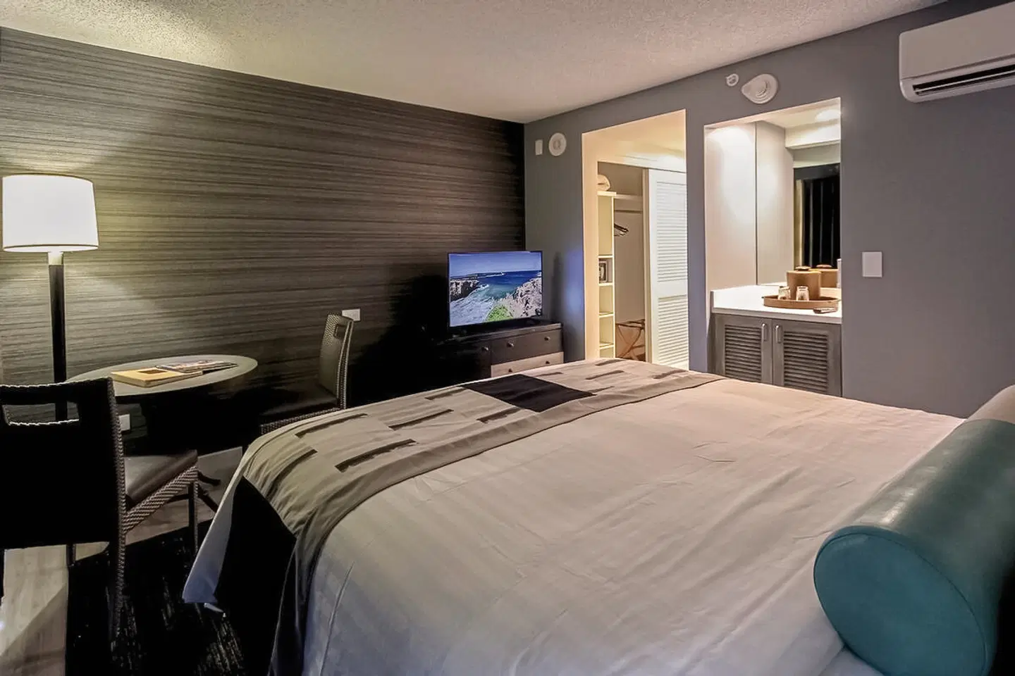 Kaimana Beach Hotel ROOM_EXAMPLE