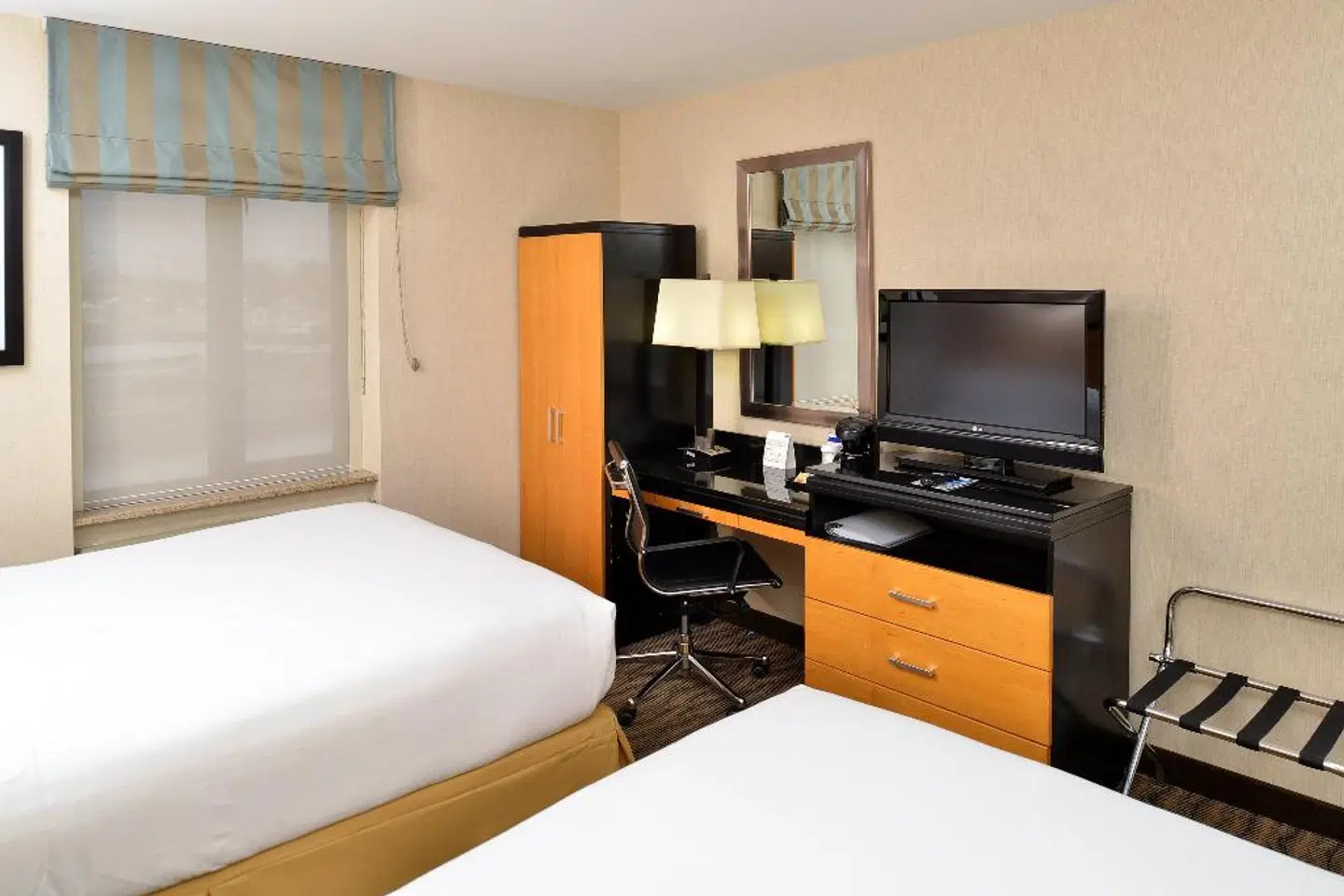 Holiday Inn Express Kennedy Airport ROOM_EXAMPLE