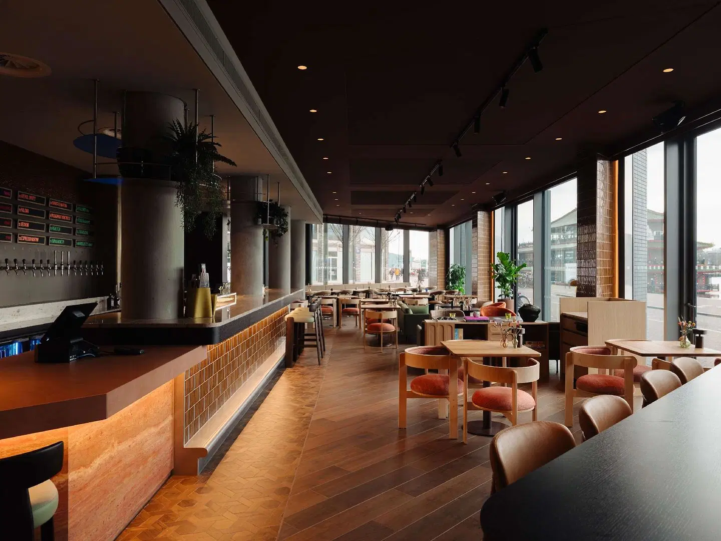 DoubleTree by Hilton Amsterdam Centraal Station Bar