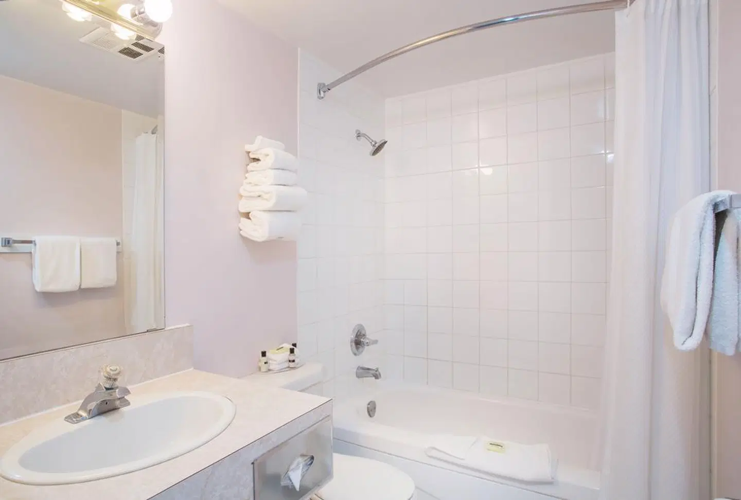 Sandman Inn Cache Creek Badezimmer