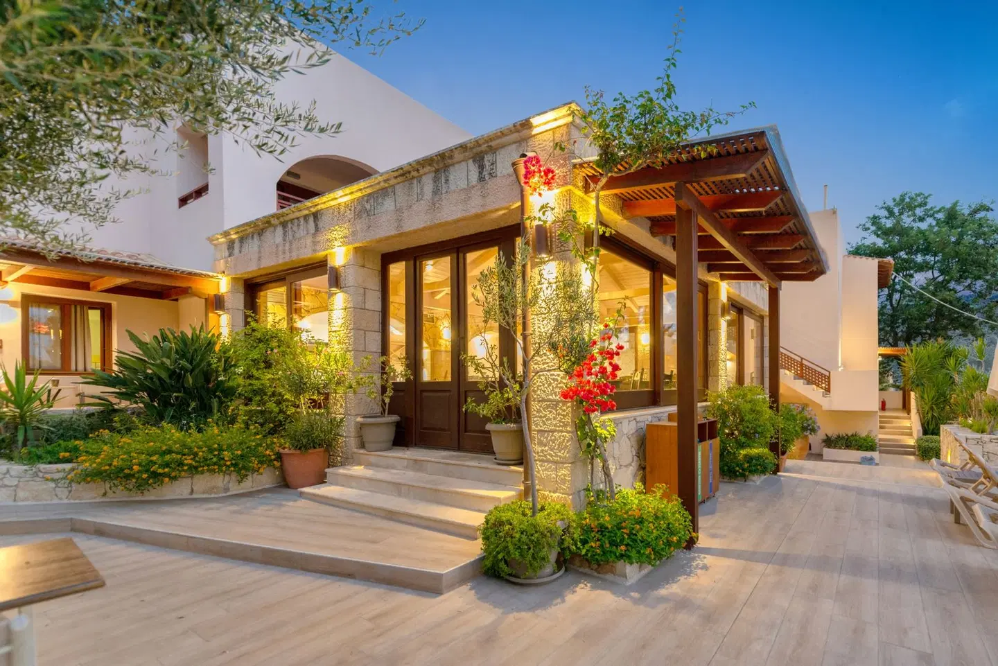 Cactus Village Hotel EXTERIOR