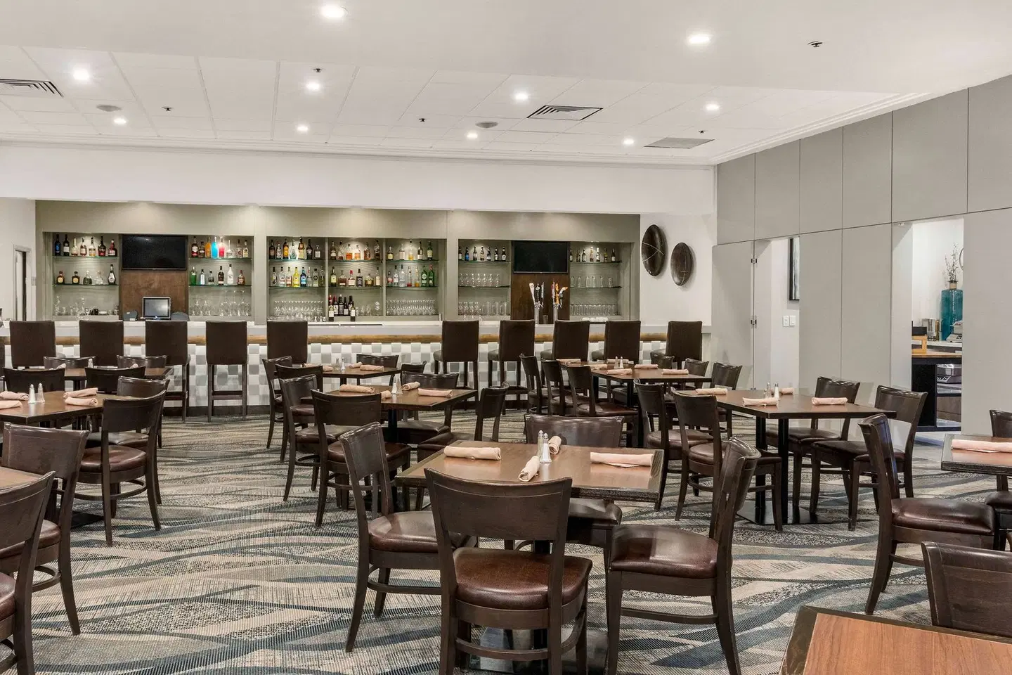 Best Western Premier Calgary Plaza Hotel & Conference Centre Restaurant