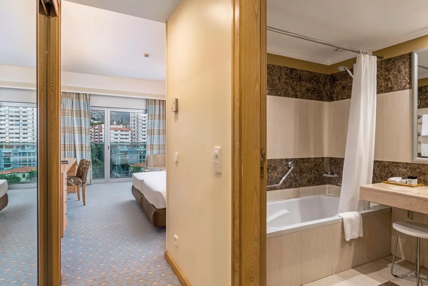 Pestana Carlton Madeira Premium Ocean Resort Badezimmer