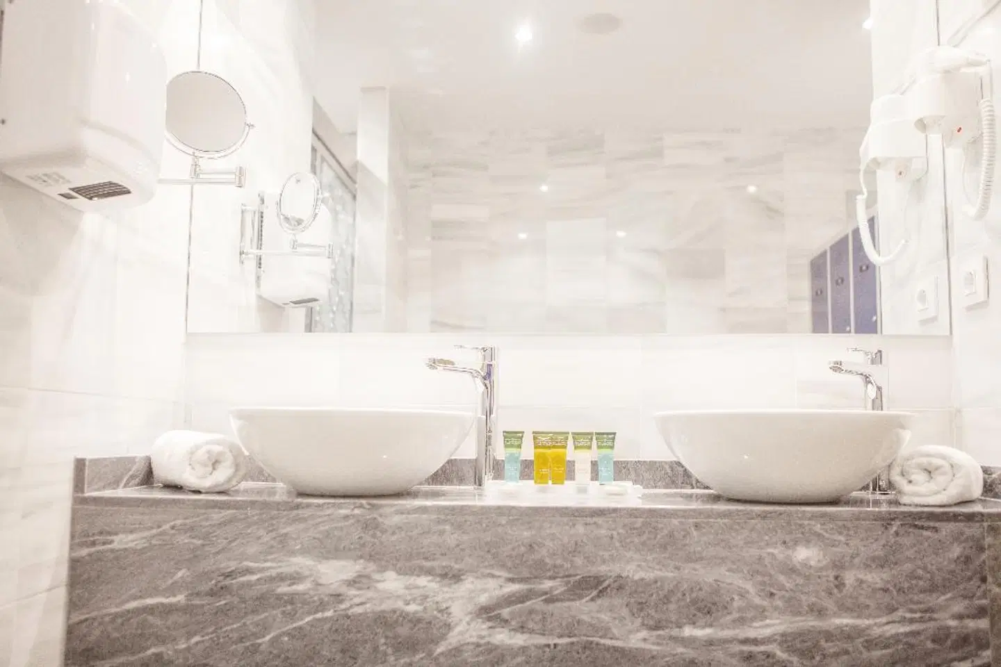 Soho Boutique Capuchinos MODEL_IMPRESSION