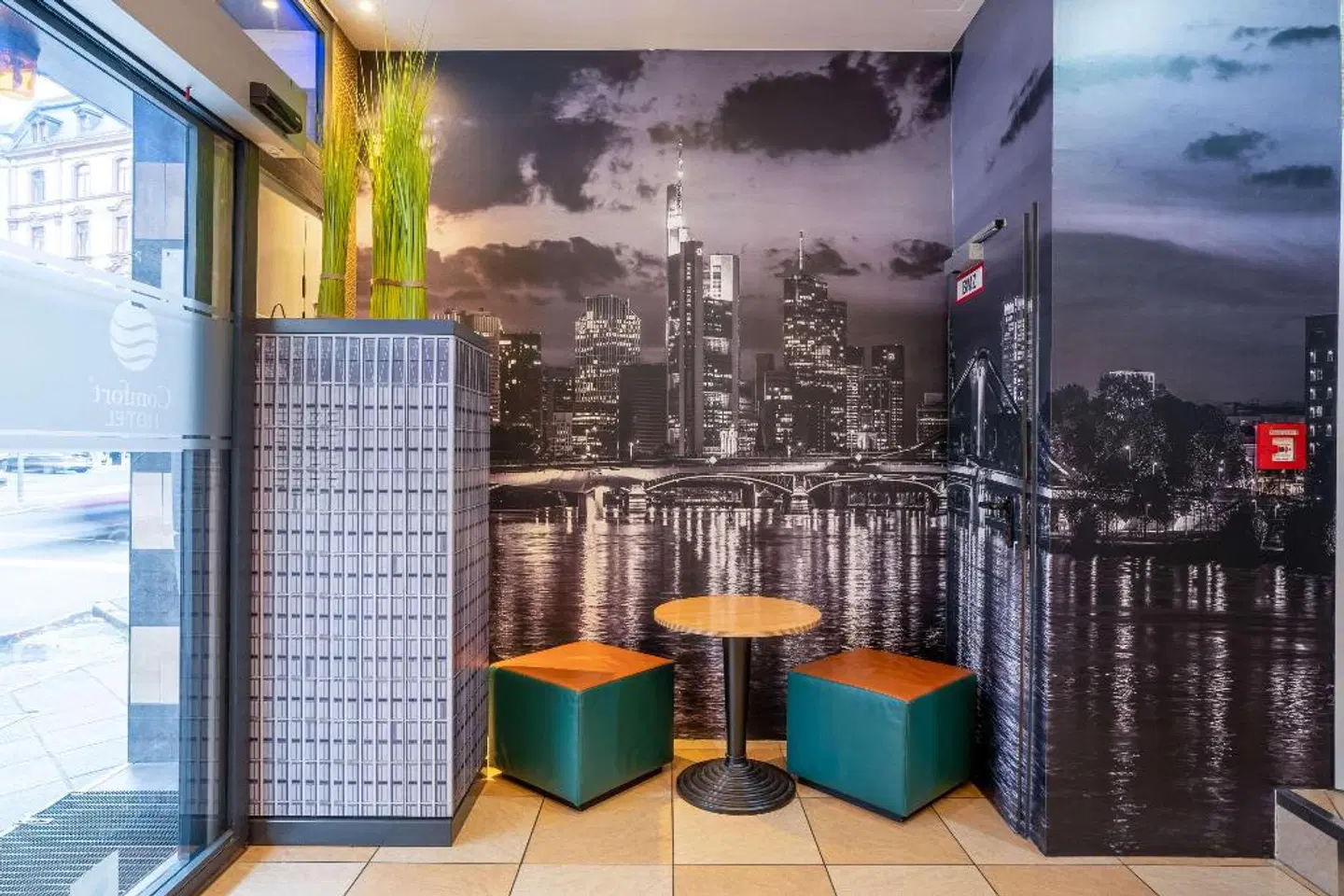 Comfort Hotel Frankfurt Central Station Bar