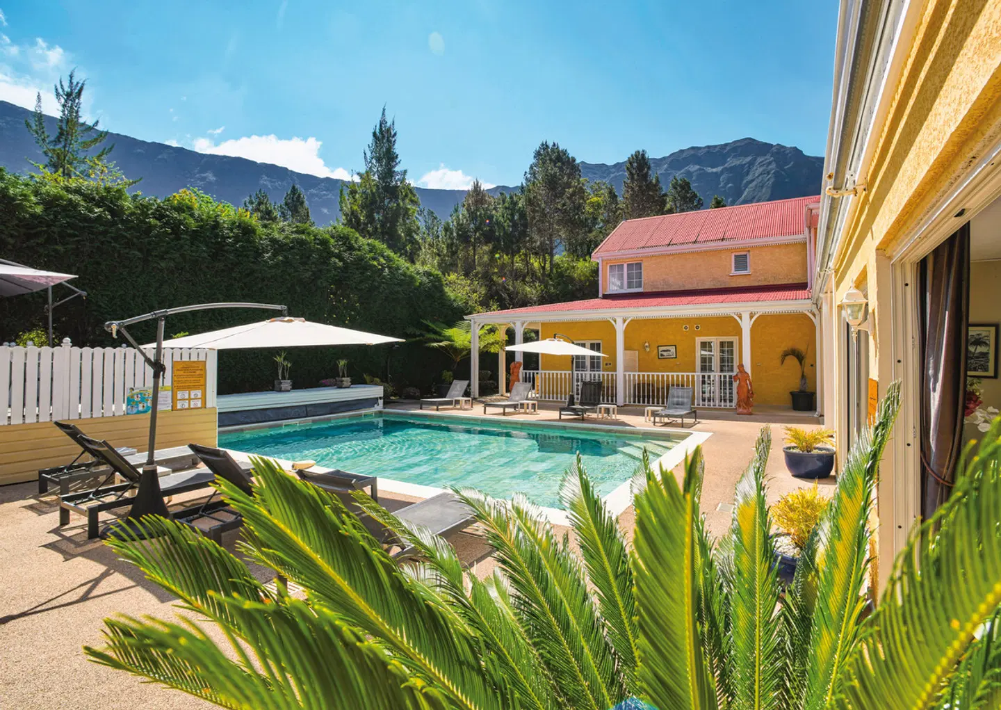 Le Cilaos OUTDOOR_POOL