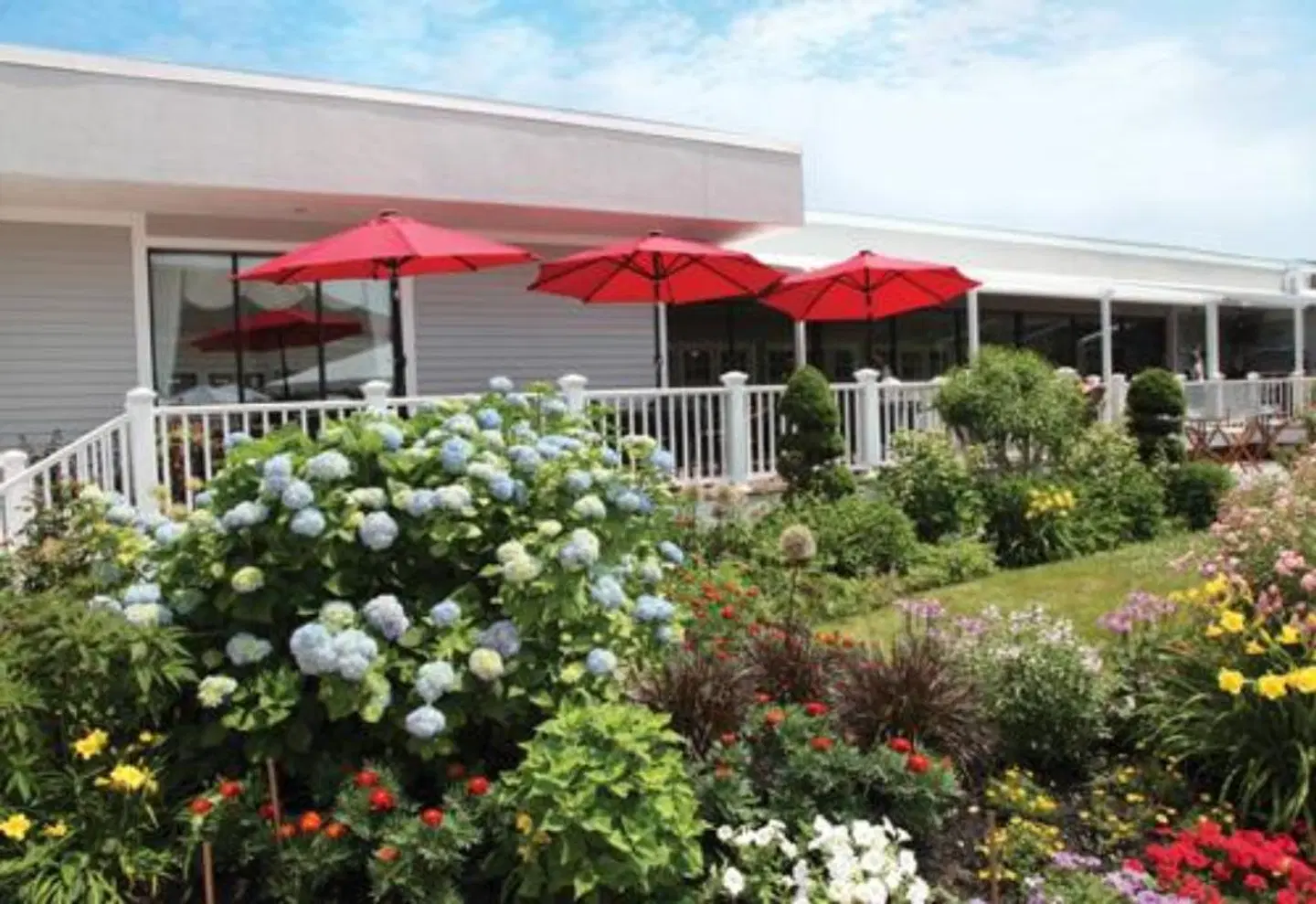 Cape Codder Resort & Spa EXTERIOR