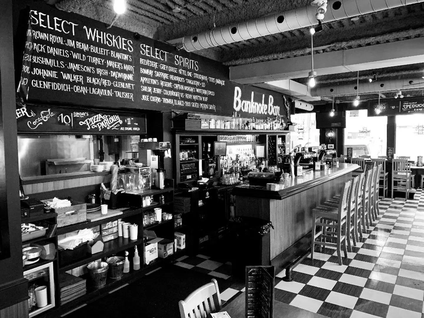 Holiday Inn Express Toronto Downtown Bar