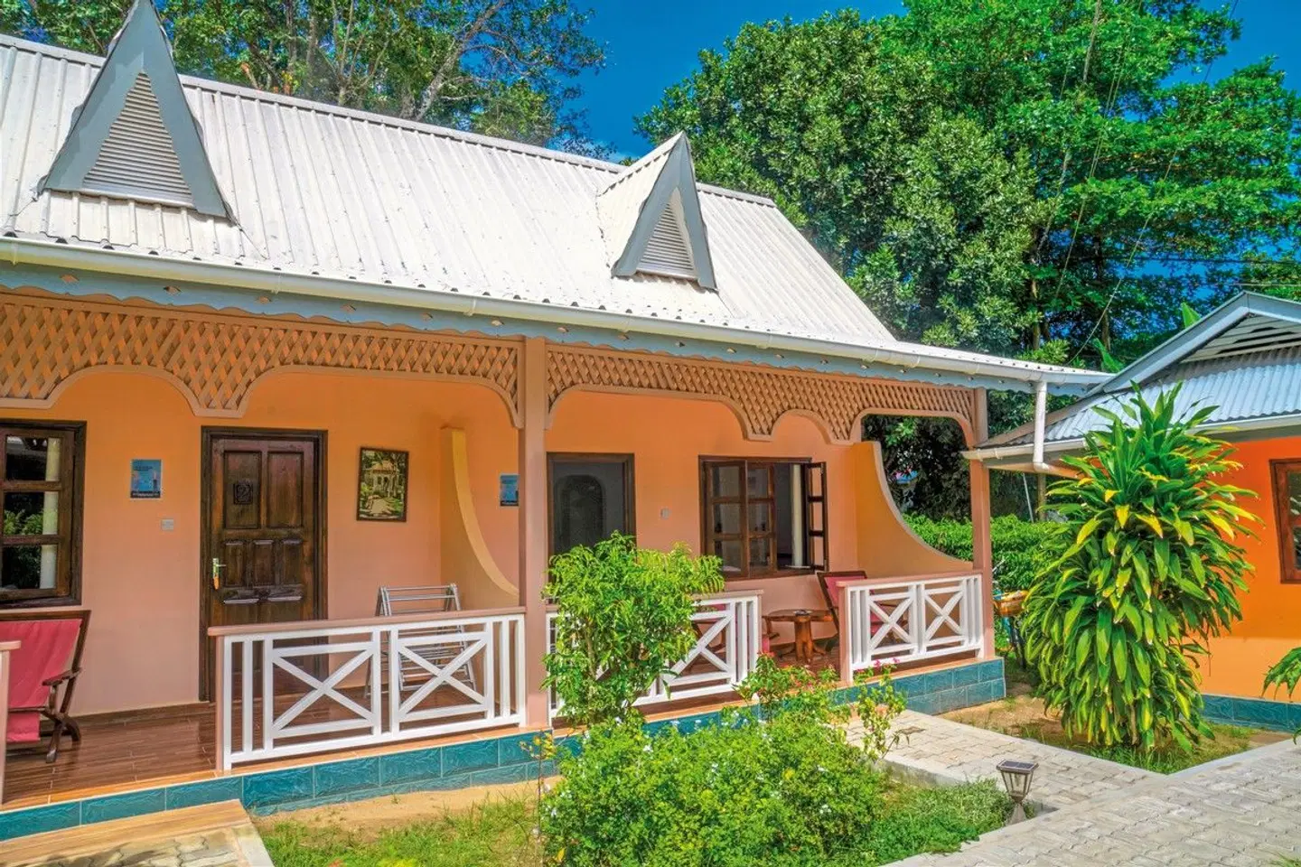 Bernique Guesthouse EXTERIOR