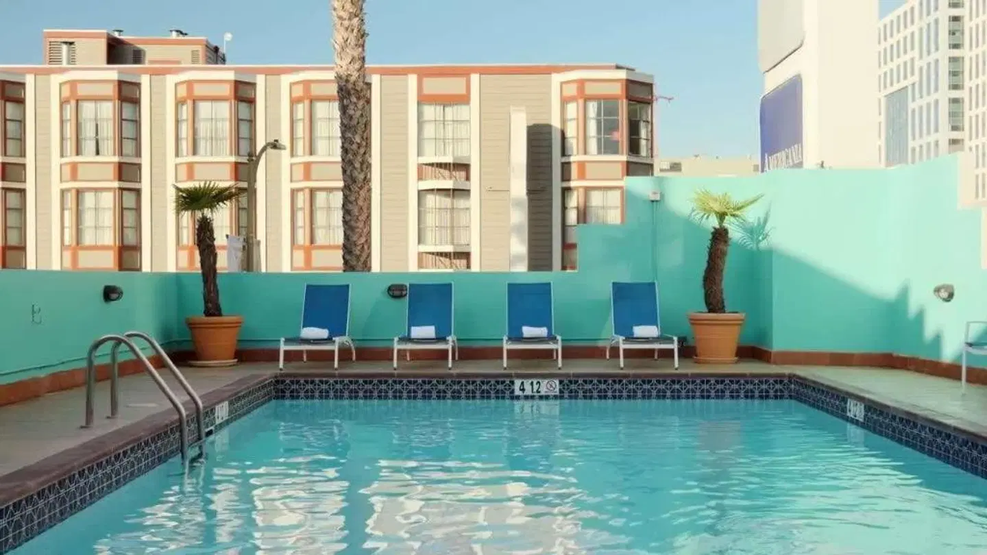 SoMa House OUTDOOR_POOL