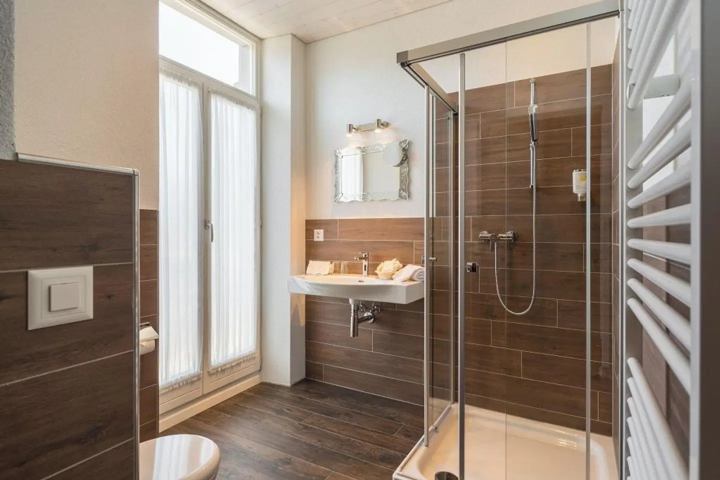 Carlton-Europe Vintage Erwachsenenhotel Badezimmer