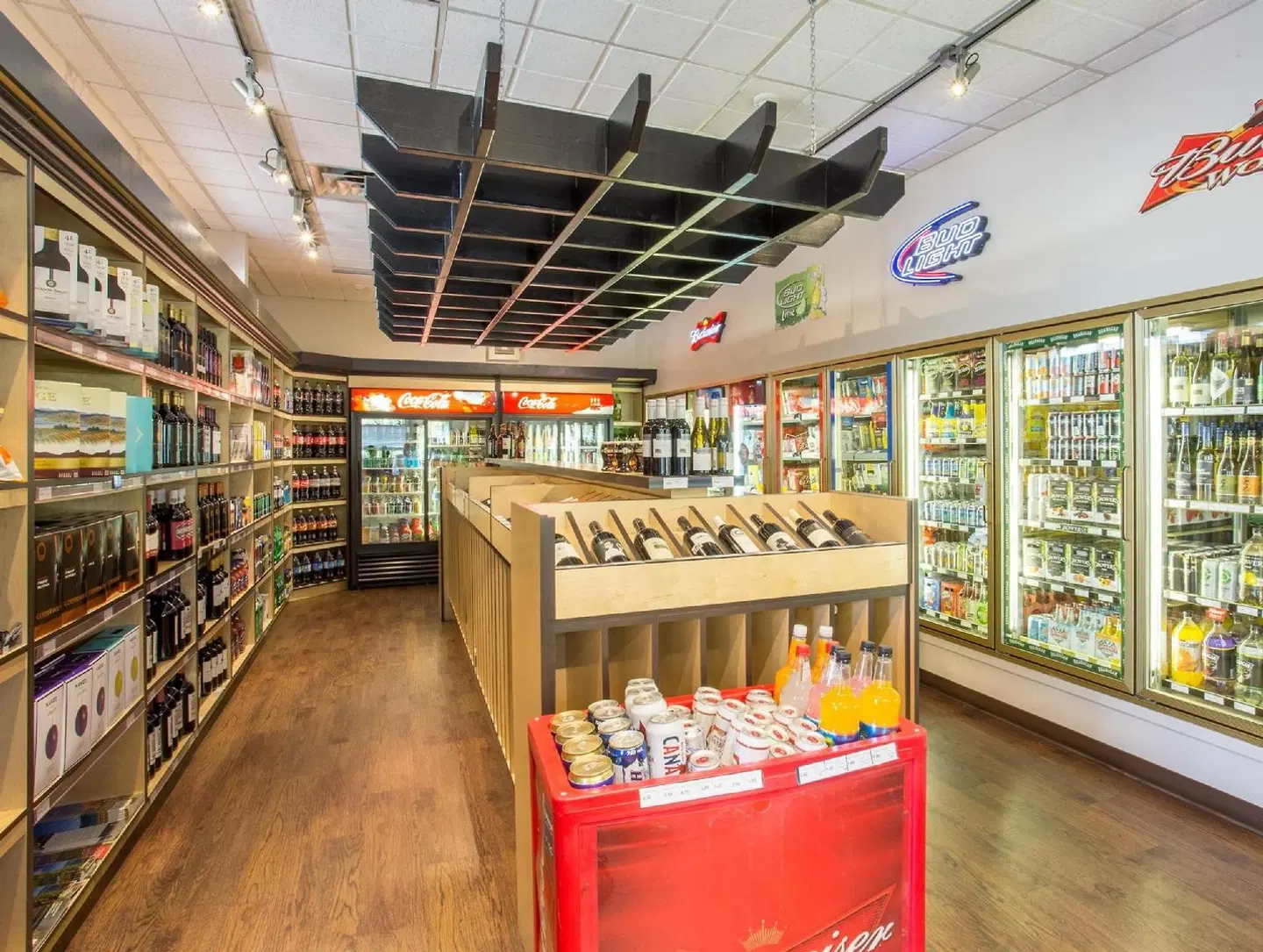 Ramada by Wyndham Kelowna Hotel & Conference Center Bar