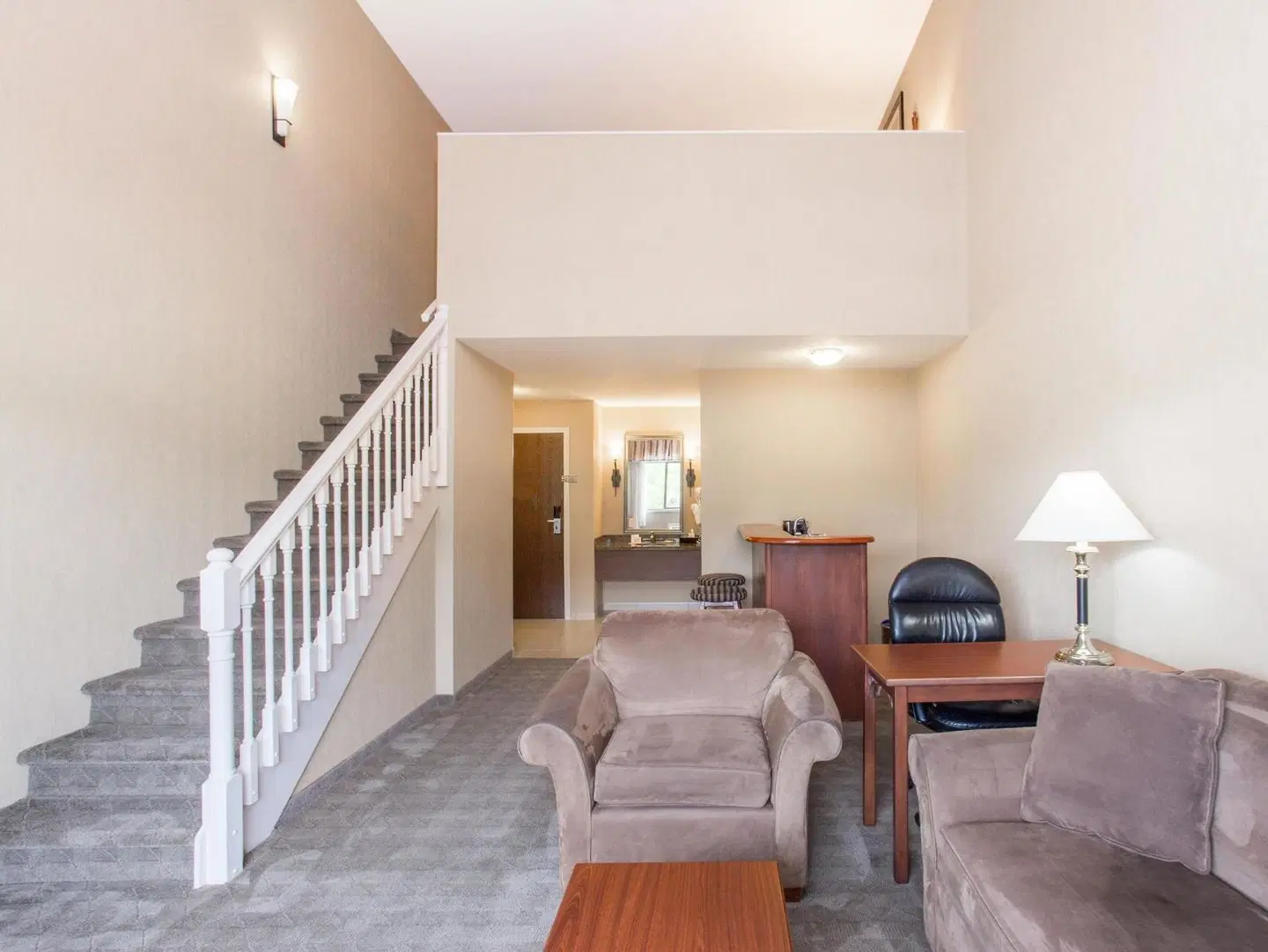 Ramada by Wyndham Kelowna Hotel & Conference Center ROOM_EXAMPLE