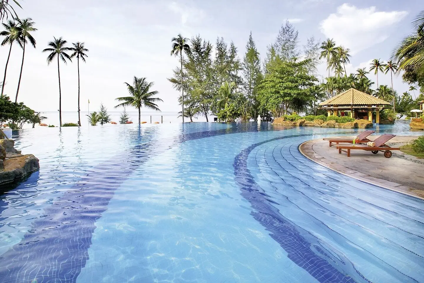 Nirwana Resort Hotel OUTDOOR_POOL
