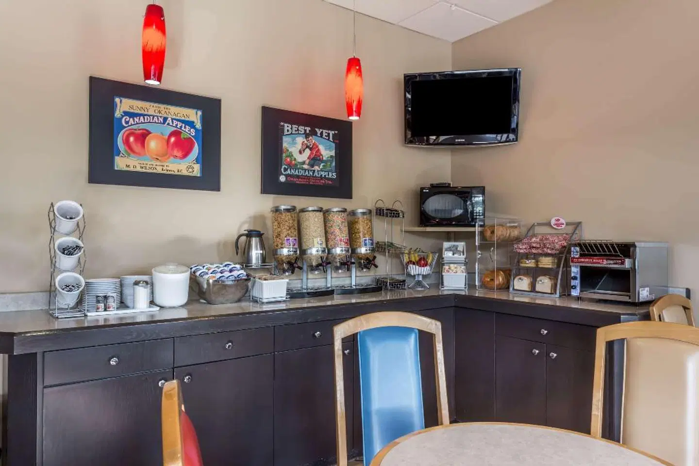 Super 8 by Wyndham Kelowna BC ROOM_EXAMPLE