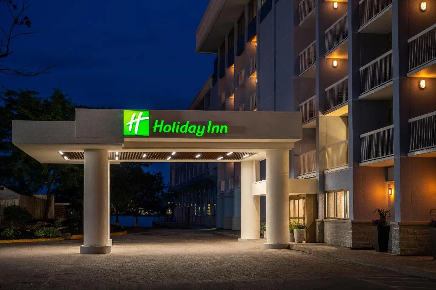 Holiday Inn Kingston - Waterfront EXTERIOR