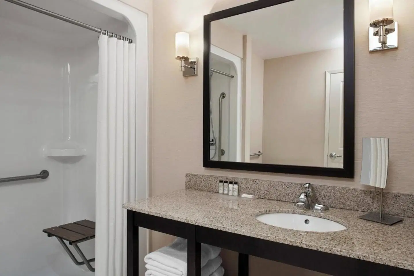 Delta Hotels by Marriott Guelph Conference Centre Badezimmer