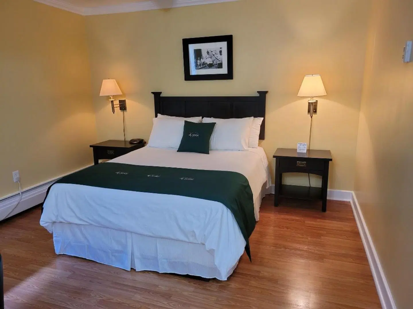 Grenfell Heritage Hotel & Suites ROOM_EXAMPLE