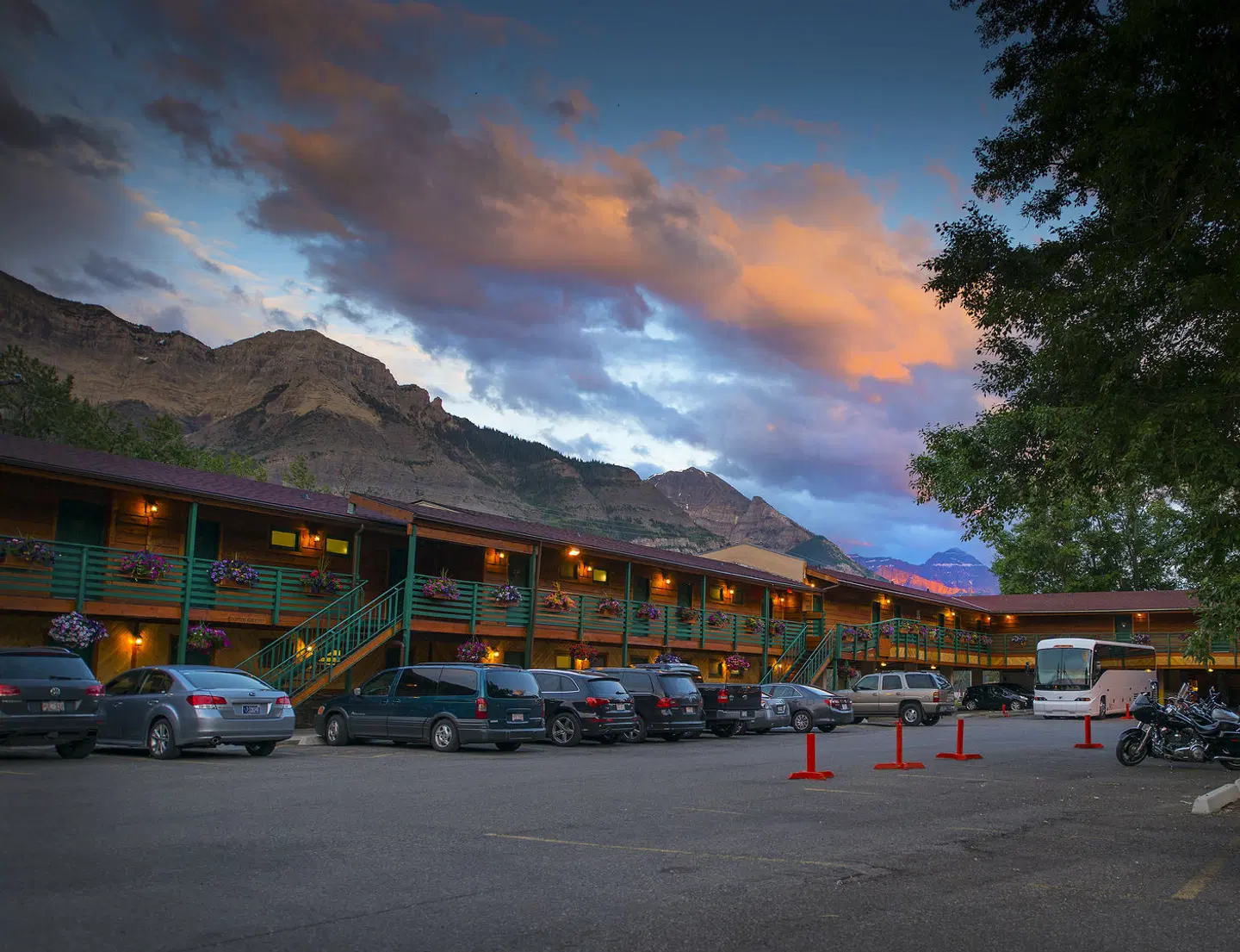 Bayshore Inn Resort & Spa EXTERIOR