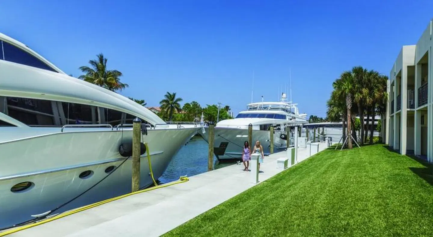 Pier Sixty-Six Hotel and Marina EXTERIOR