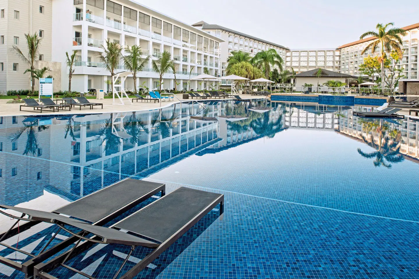 Royalton Hideaway Blue Waters, An Autograph Collection All-Inclusive Resort OUTDOOR_POOL