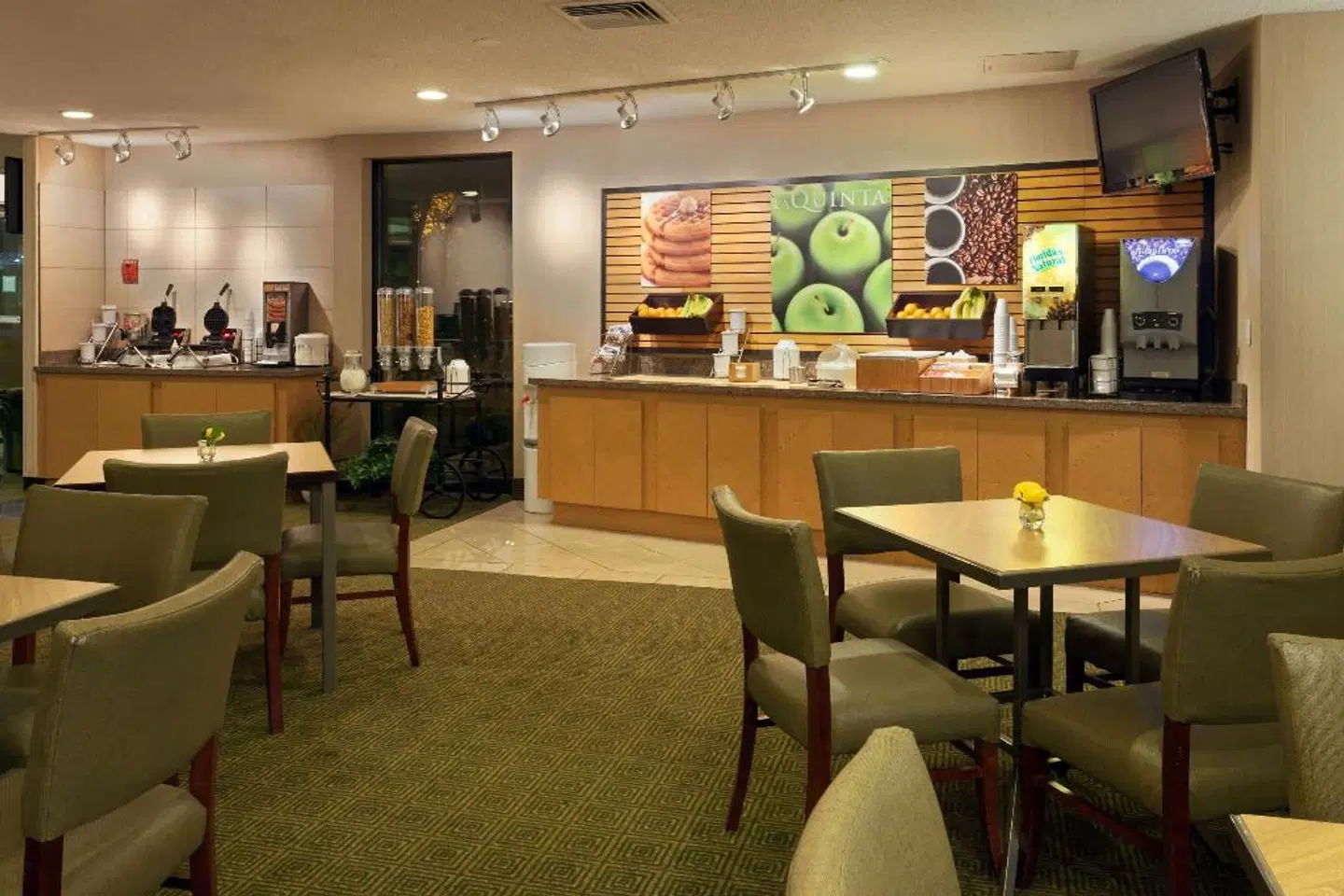 La Quinta Inn & Suites by Wyndham Seattle Sea-Tac Airport Bar