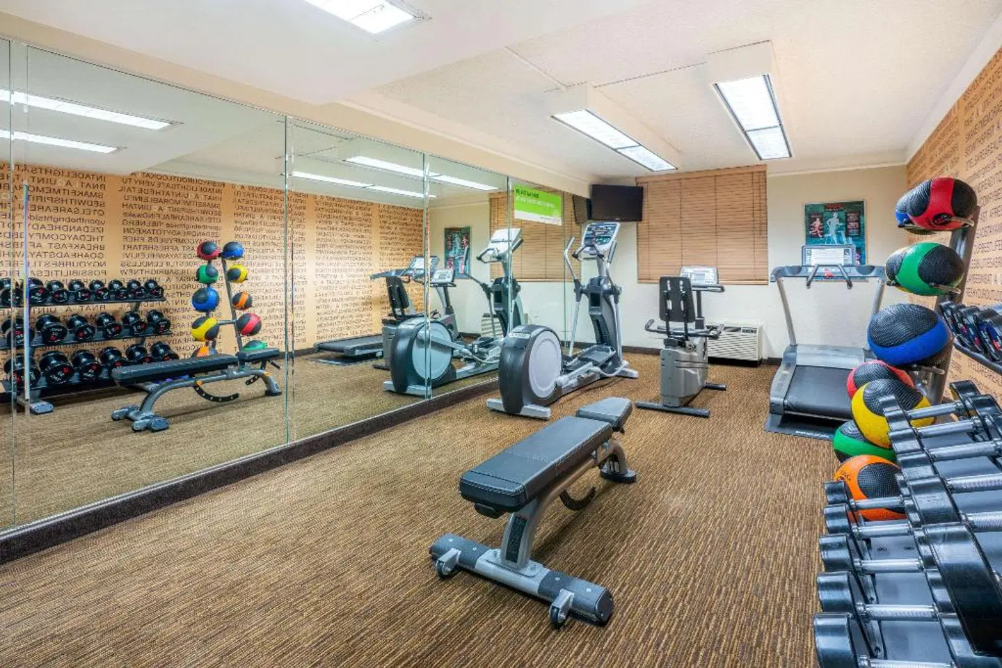 La Quinta Inn & Suites by Wyndham Seattle Sea-Tac Airport SPORTS_AND_LEISURE