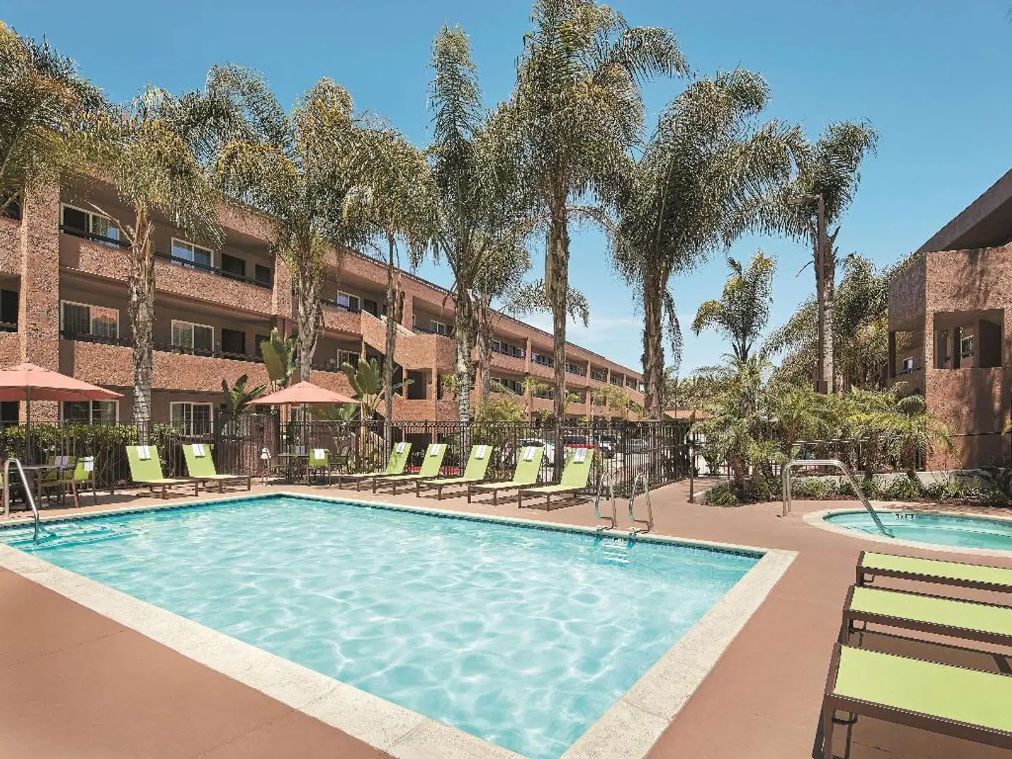 La Quinta Inn & Suites San Diego SeaWorld Zoo Area OUTDOOR_POOL