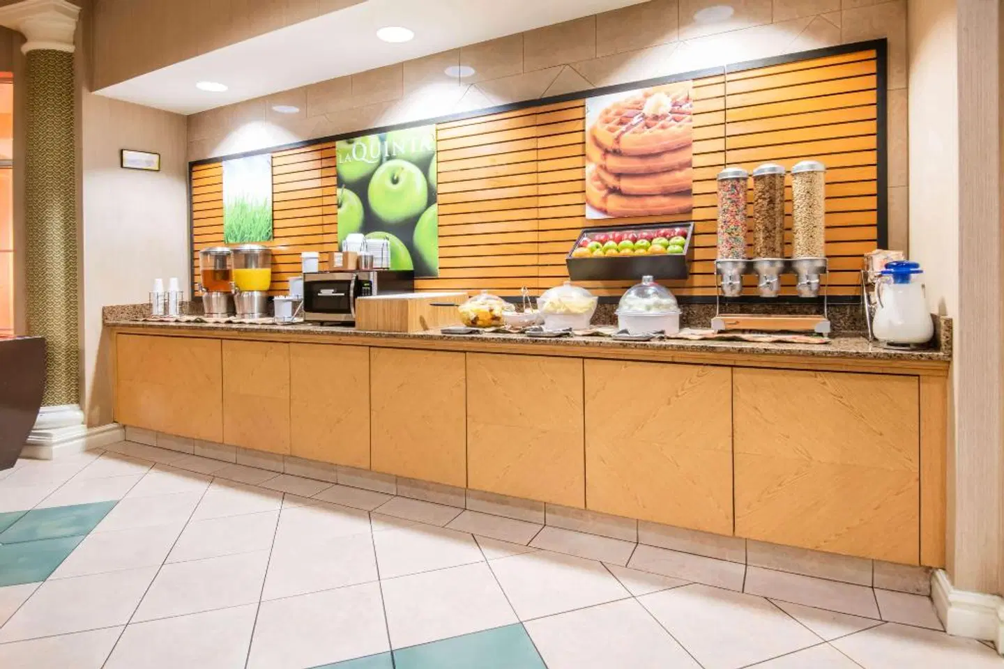 La Quinta Inn & Suites Colorado Springs South AP LOUNGE_LOBBY