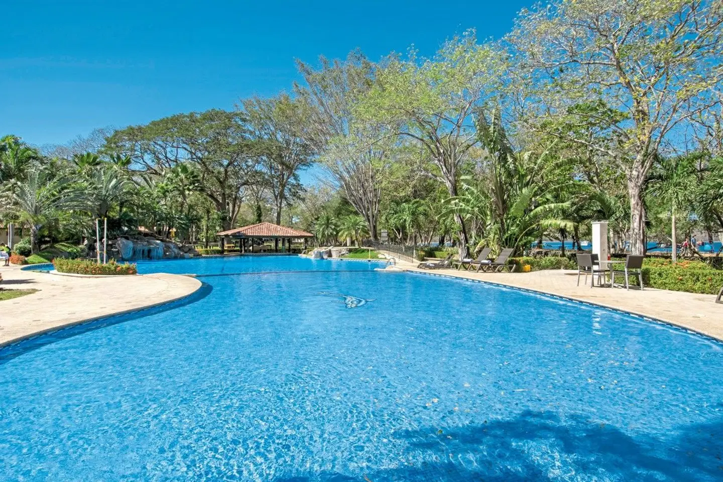 Casa Conde Beachfront Hotel OUTDOOR_POOL