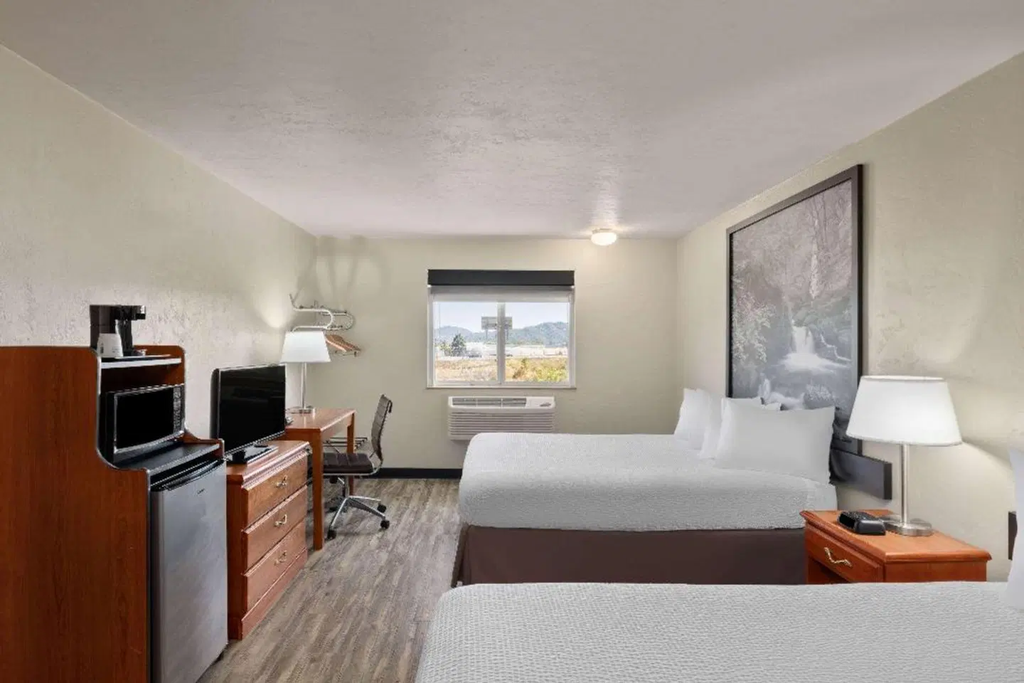 Super 8 by Wyndham Roseburg ROOM_EXAMPLE