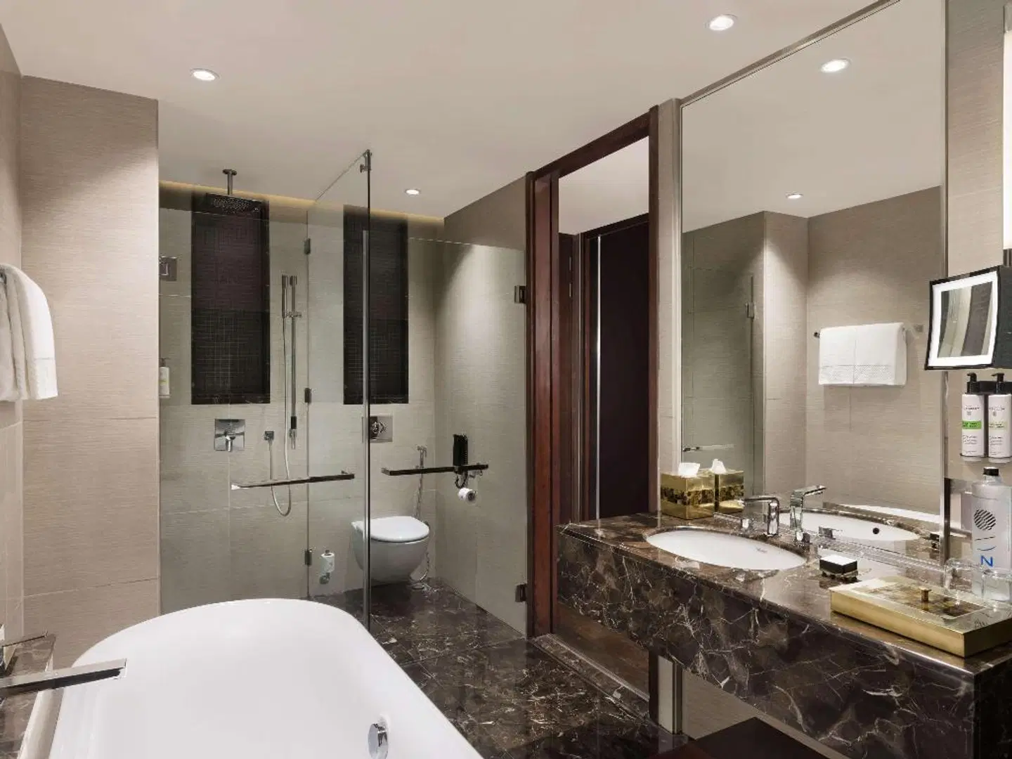 Pullman New Delhi Aerocity Hotel Badezimmer