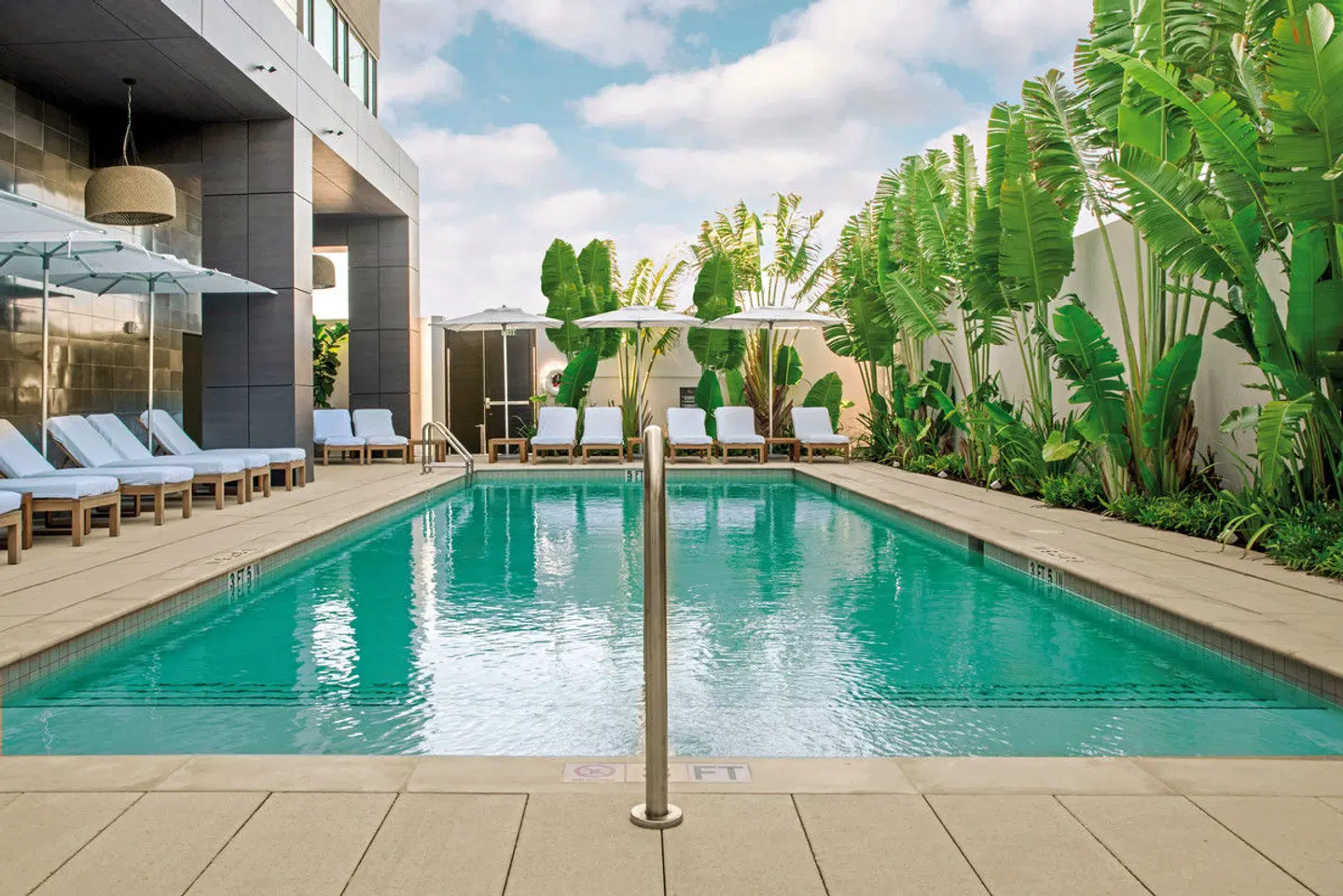 ette Hotel OUTDOOR_POOL