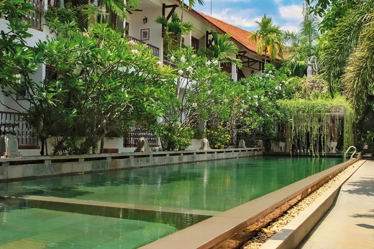 Montra Nivesha OUTDOOR_POOL